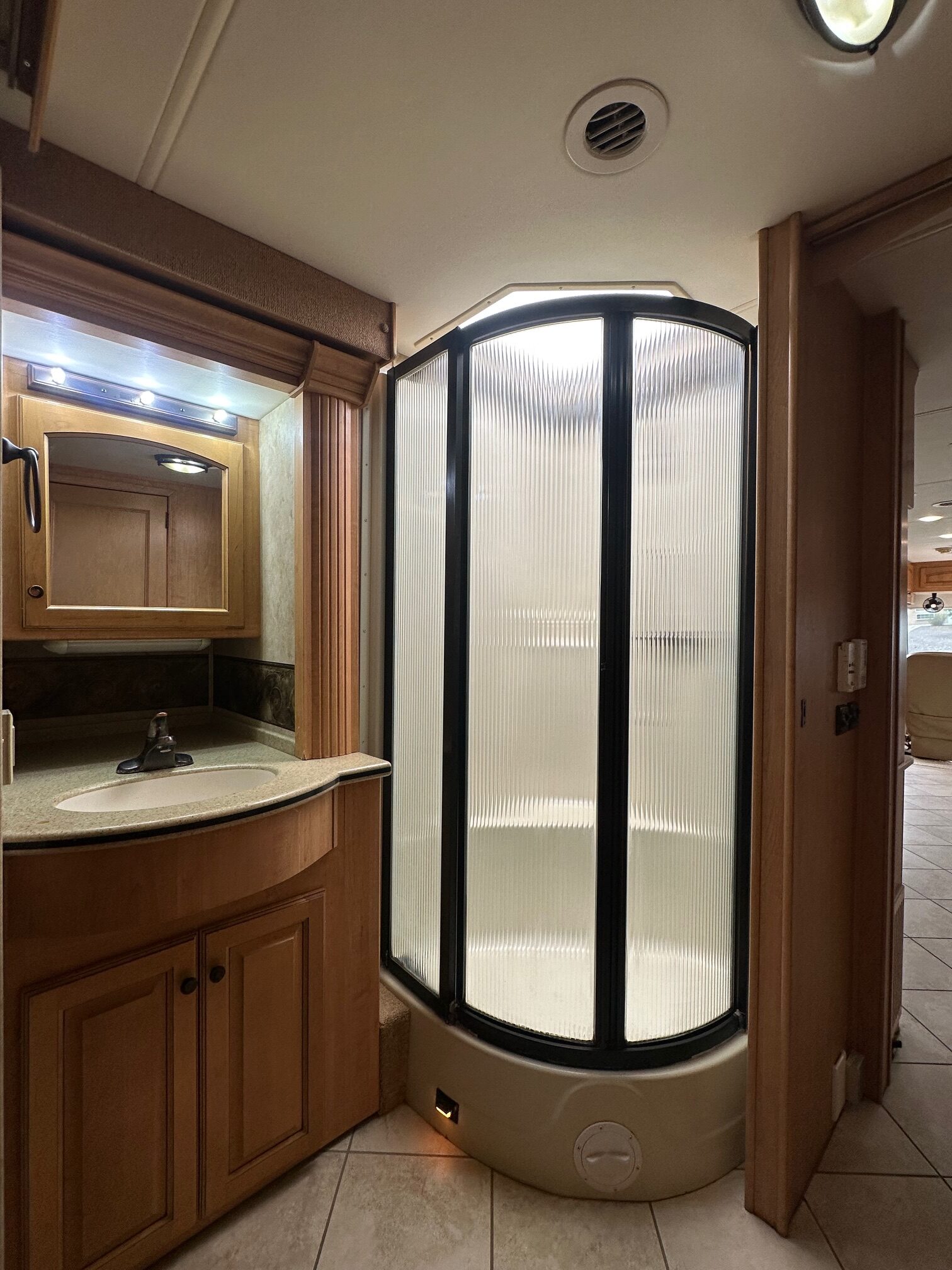 2009 Damon Tuscany 4072 Class A Diesel Pusher Motorhome