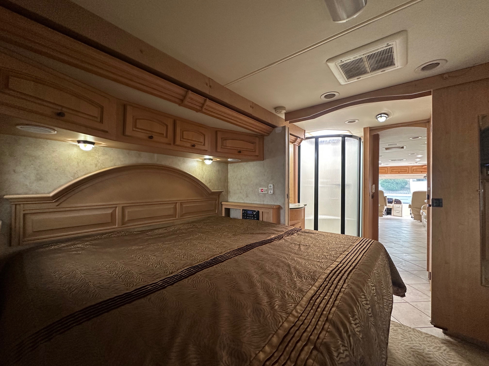 2009 Damon Tuscany 4072 Class A Diesel Pusher Motorhome