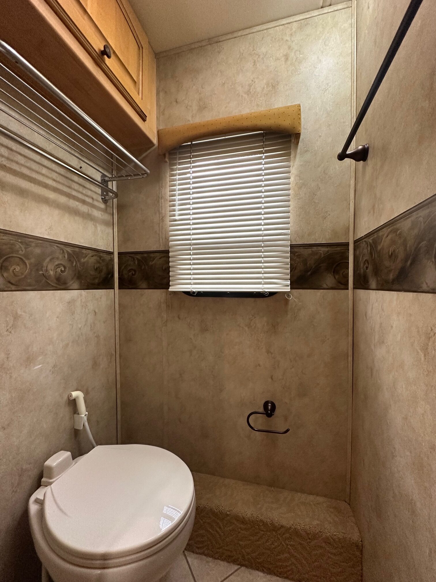 2009 Damon Tuscany 4072 Class A Diesel Pusher Motorhome