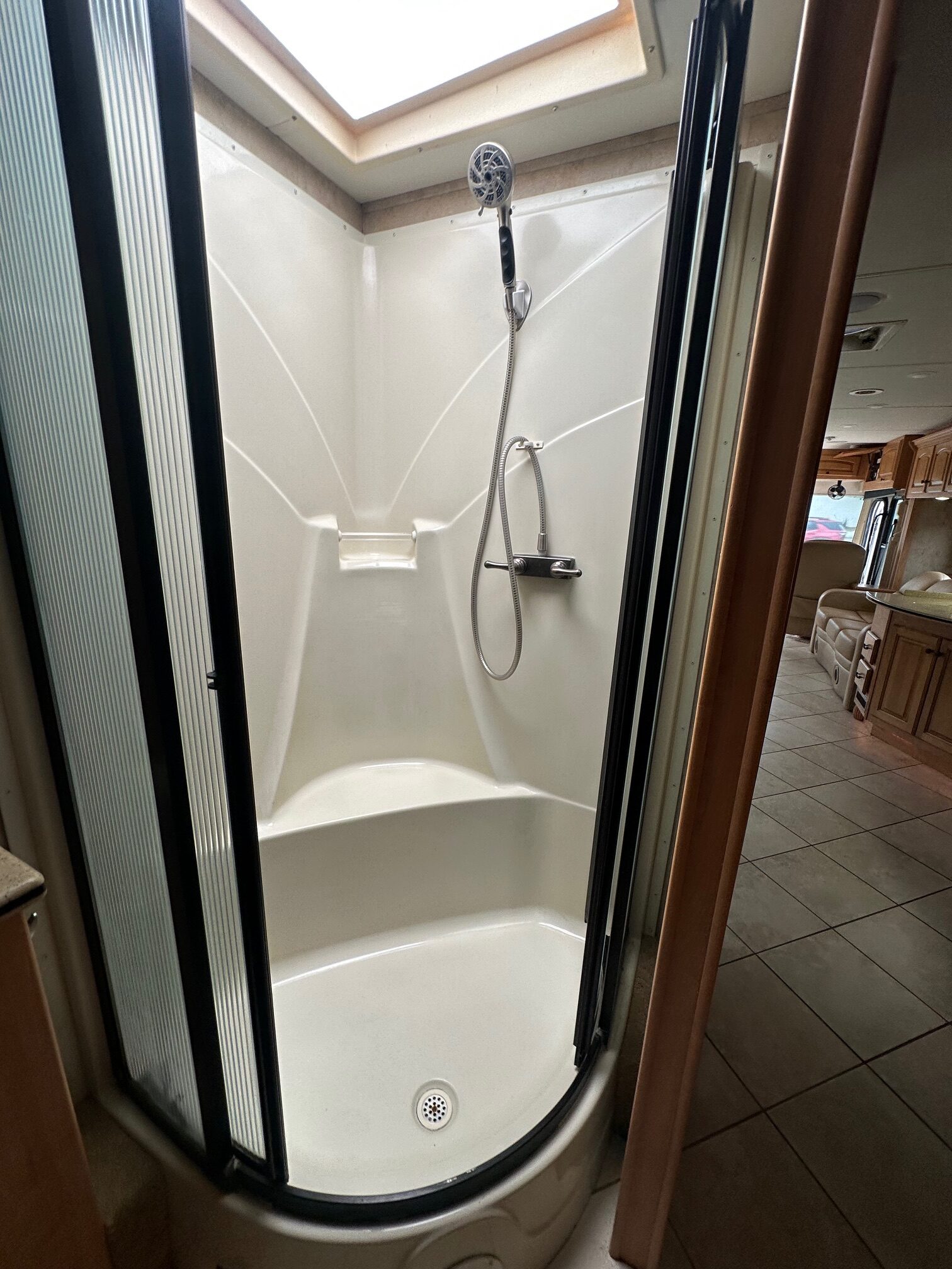 2009 Damon Tuscany 4072 Class A Diesel Pusher Motorhome