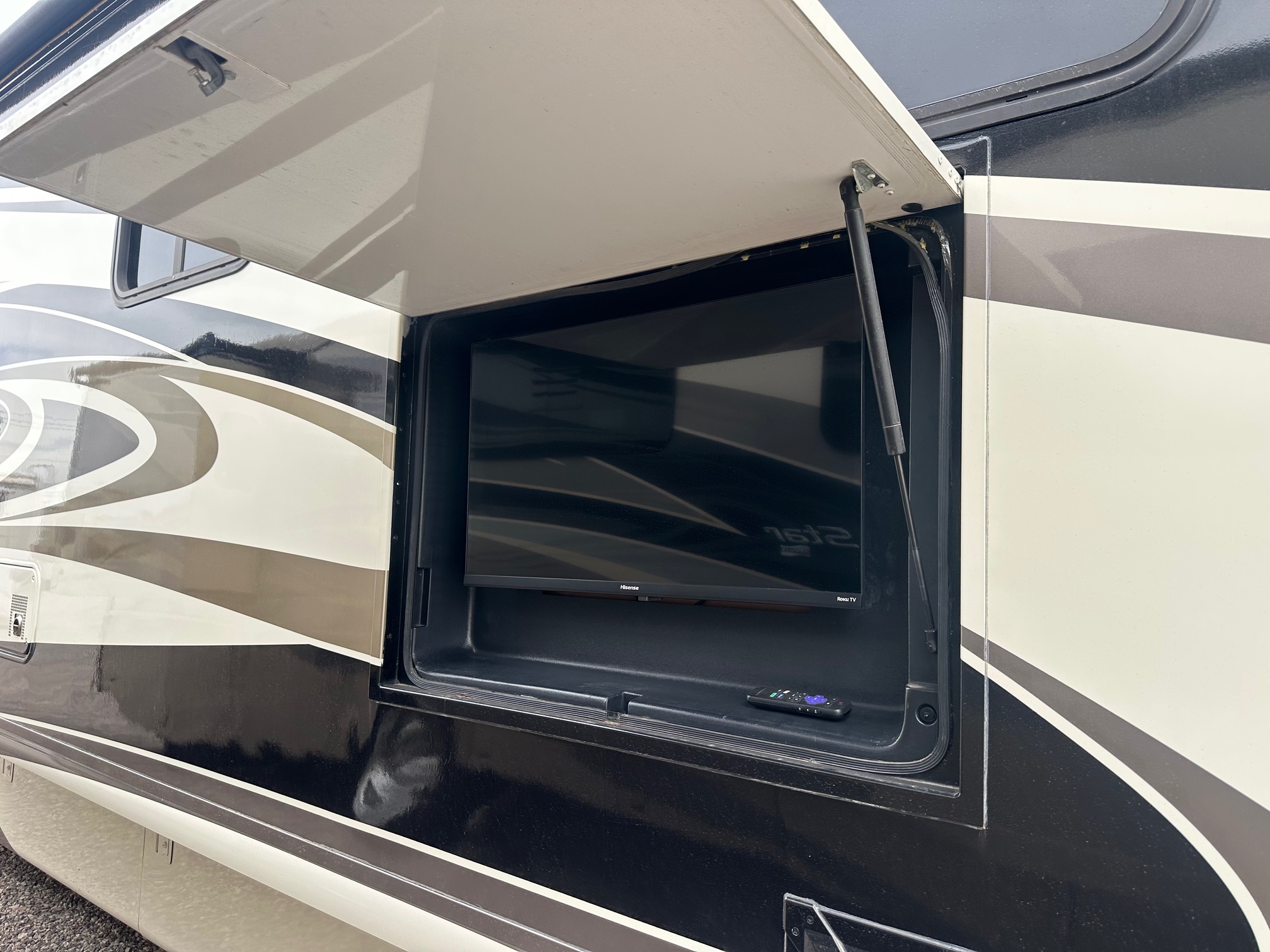 2009 Damon Tuscany 4072 Class A Diesel Pusher Motorhome