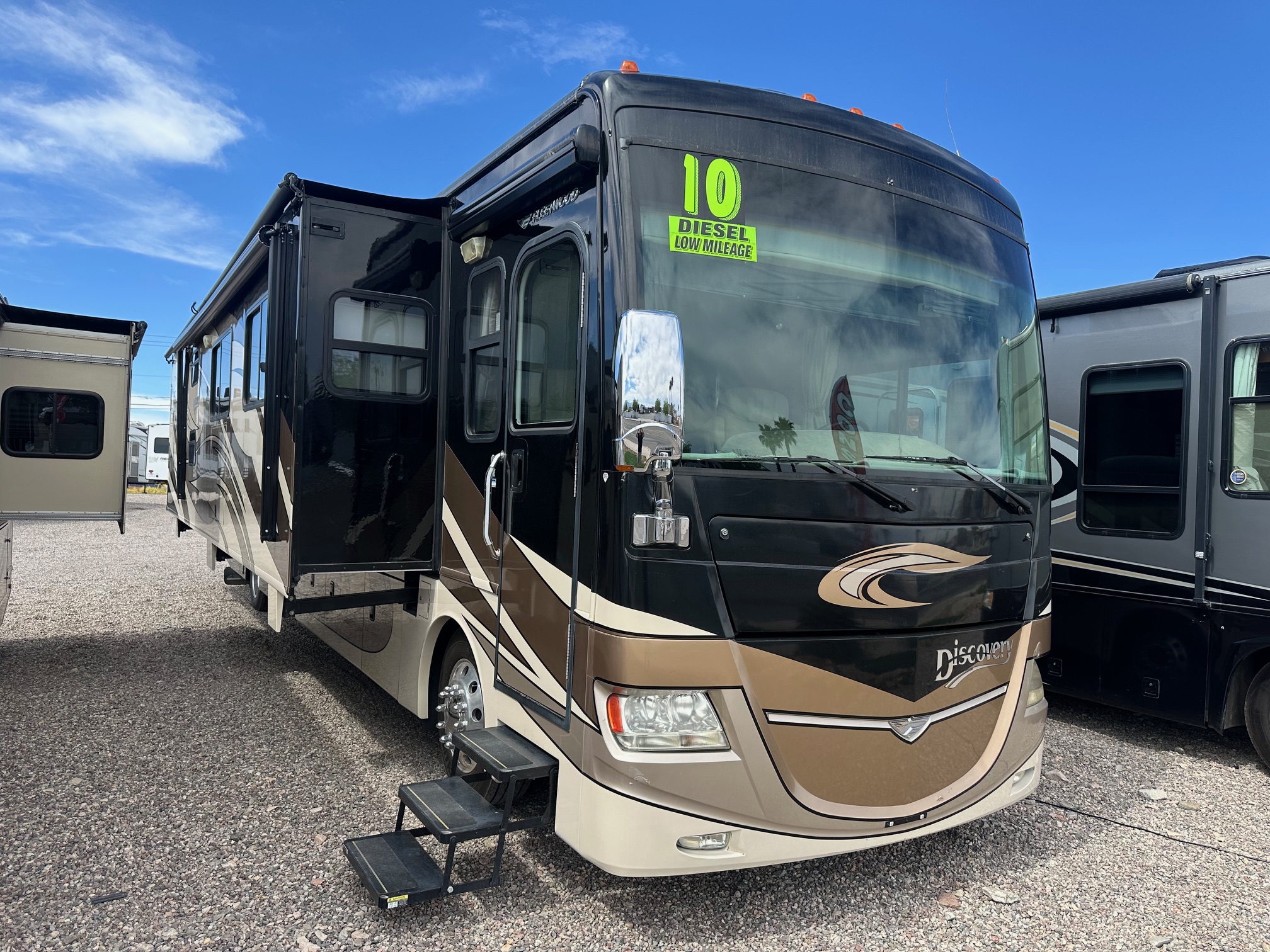 2010 Fleetwood Discovery 40G Class A Diesel Pusher Motorhome