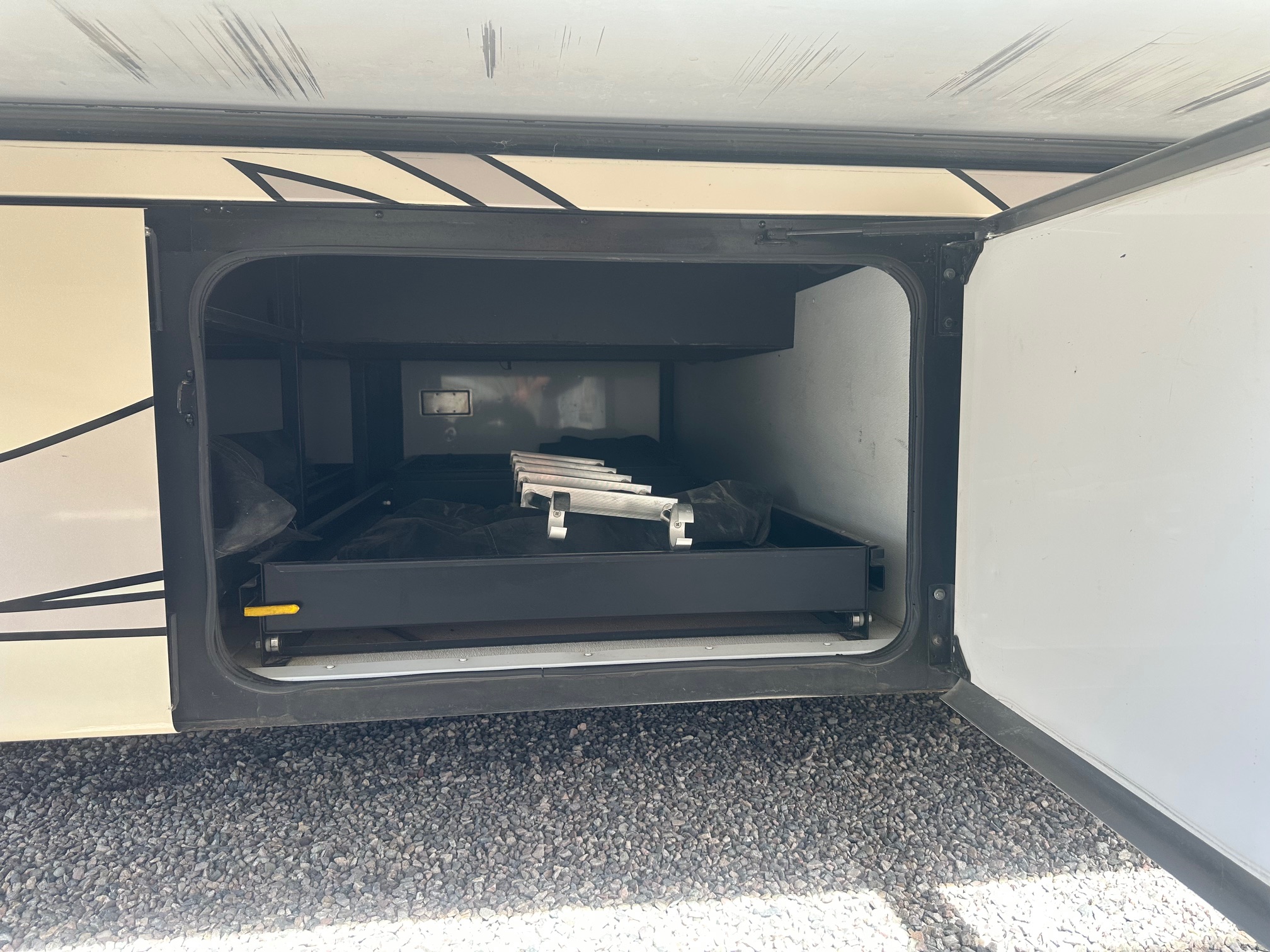 2010 Fleetwood Discovery 40G Class A Diesel Pusher Motorhome