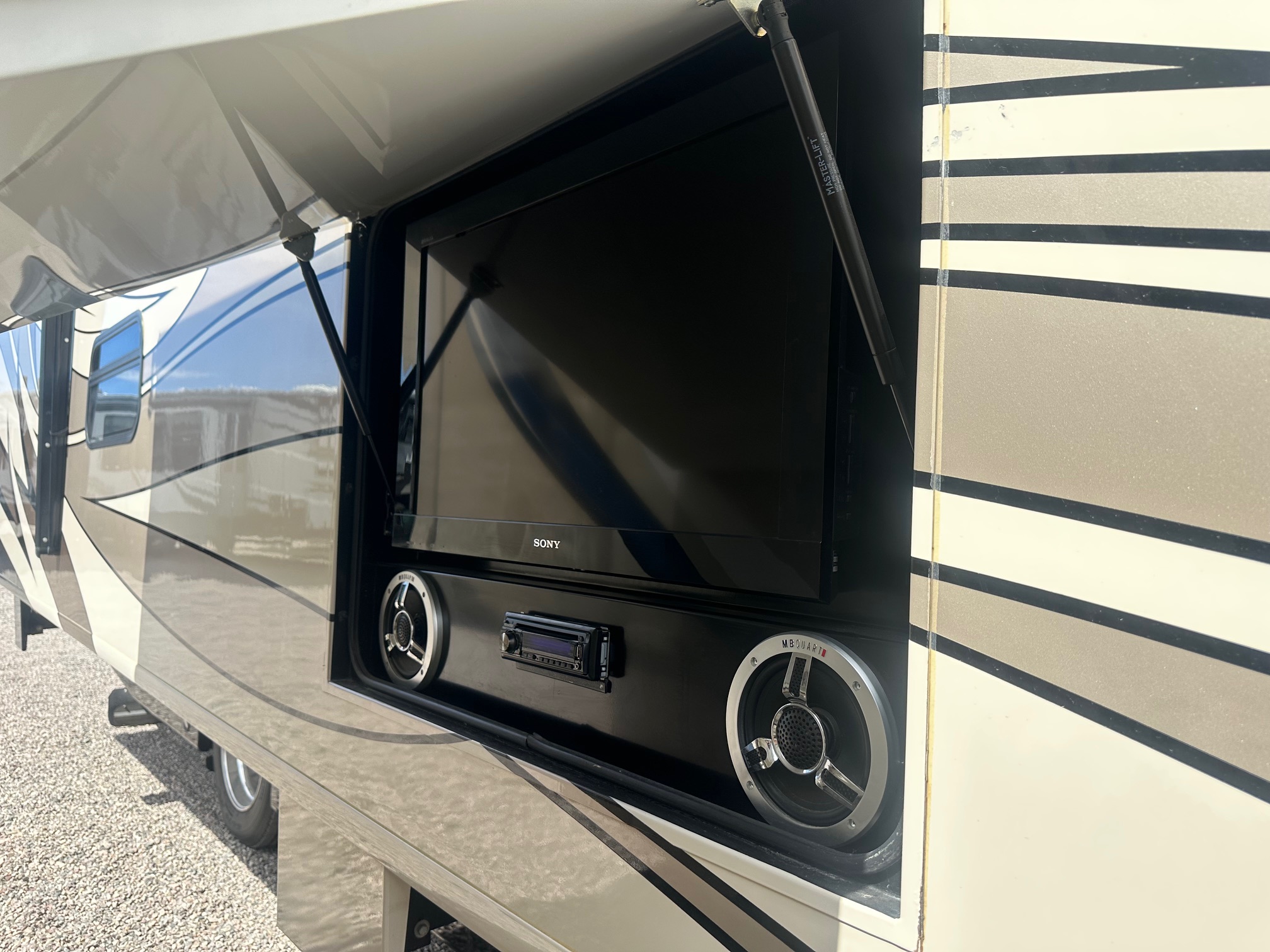 2010 Fleetwood Discovery 40G Class A Diesel Pusher Motorhome