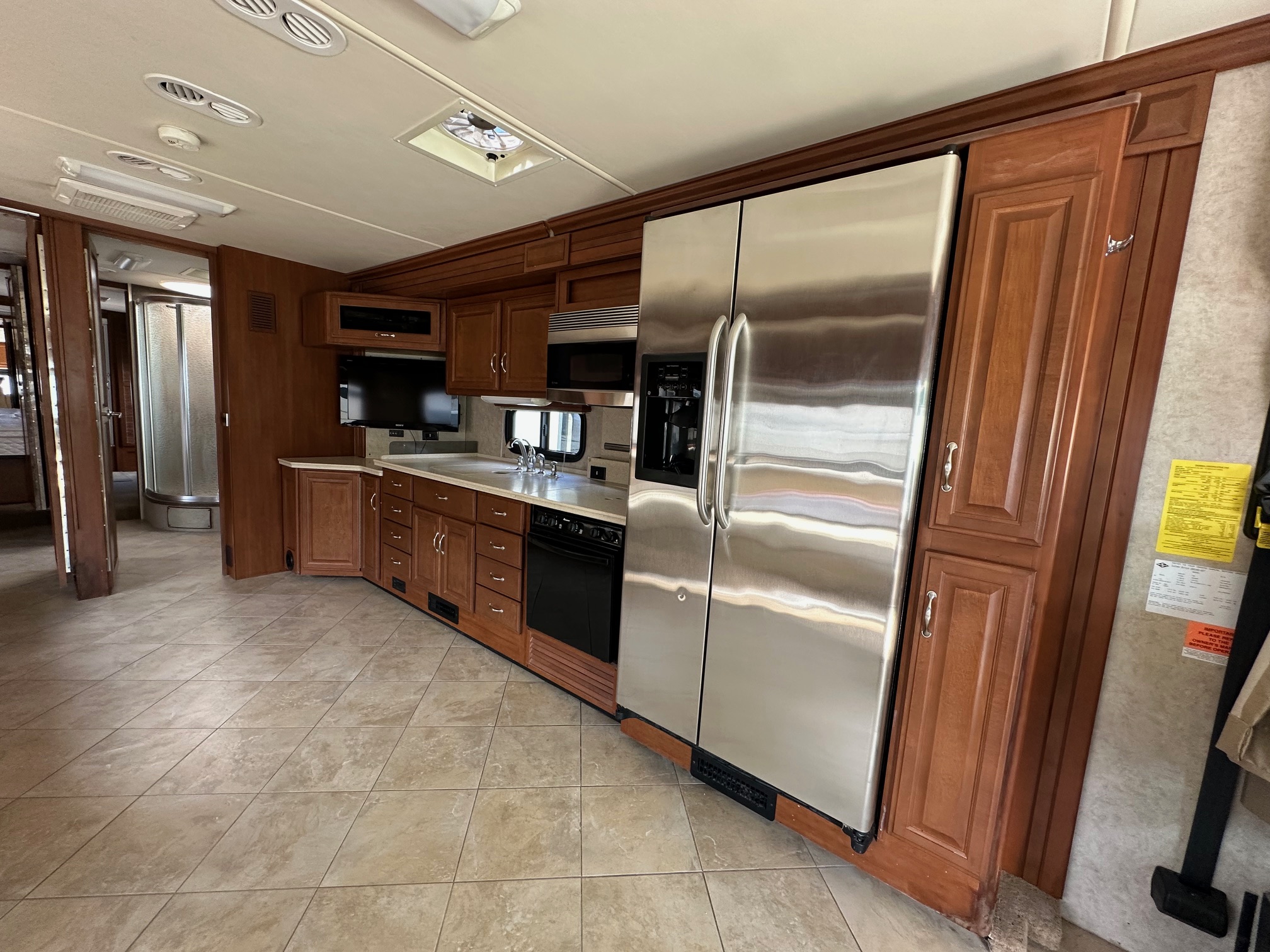 2010 Fleetwood Discovery 40G Class A Diesel Pusher Motorhome