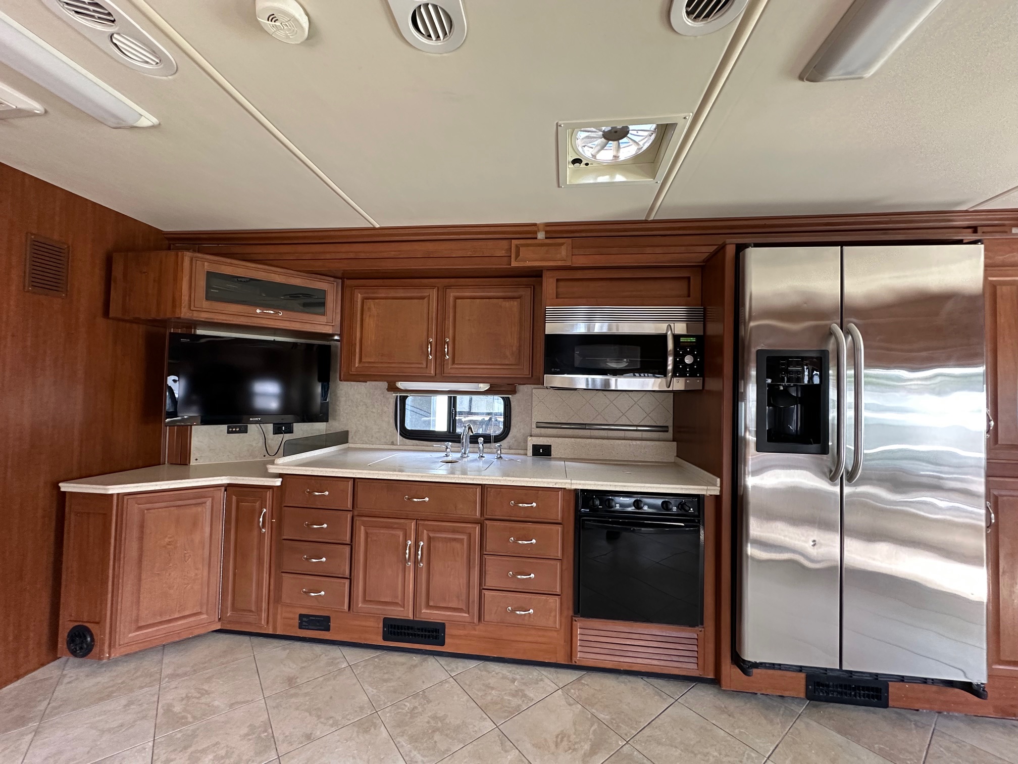 2010 Fleetwood Discovery 40G Class A Diesel Pusher Motorhome