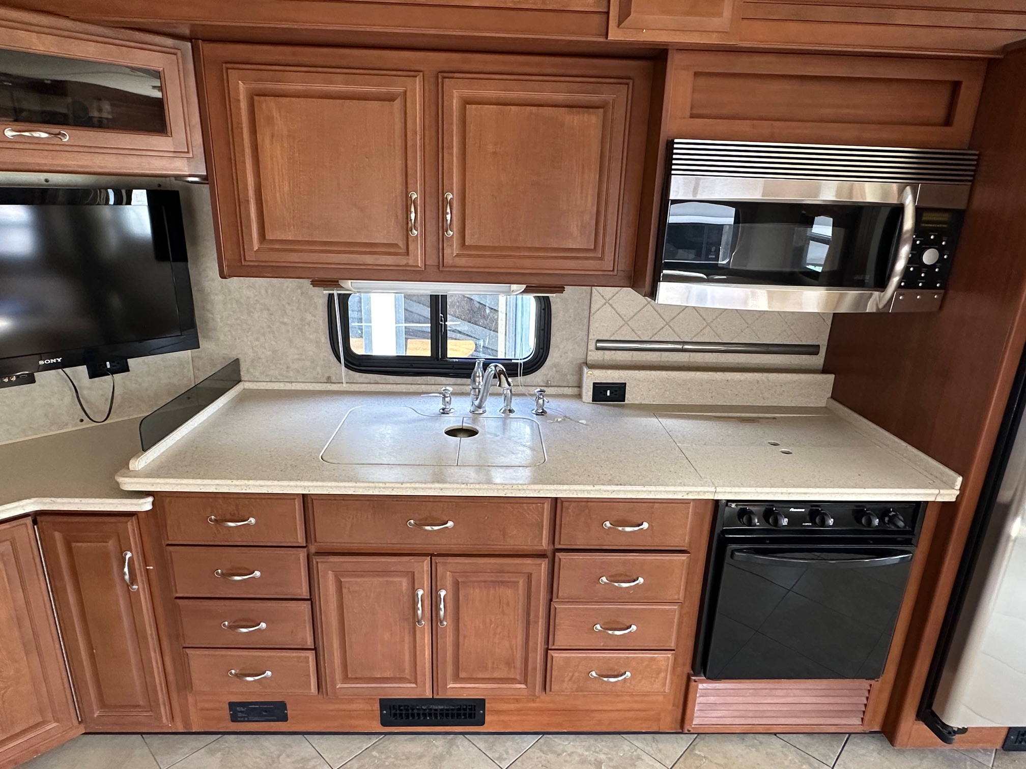 2010 Fleetwood Discovery 40G Class A Diesel Pusher Motorhome