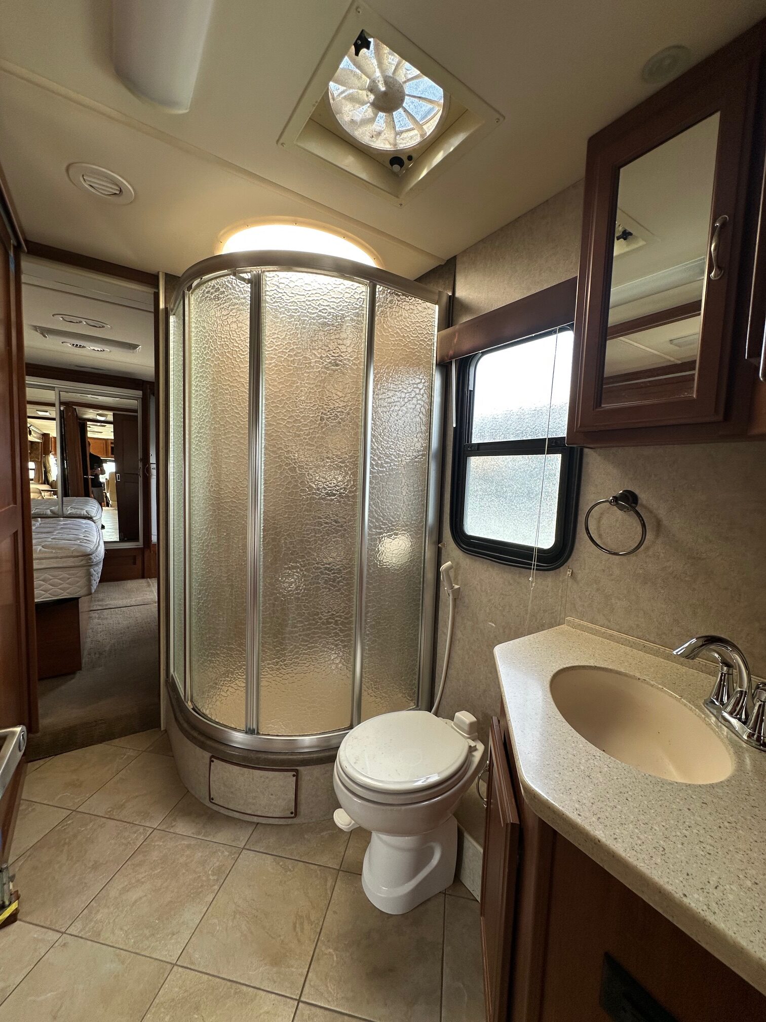 2010 Fleetwood Discovery 40G Class A Diesel Pusher Motorhome