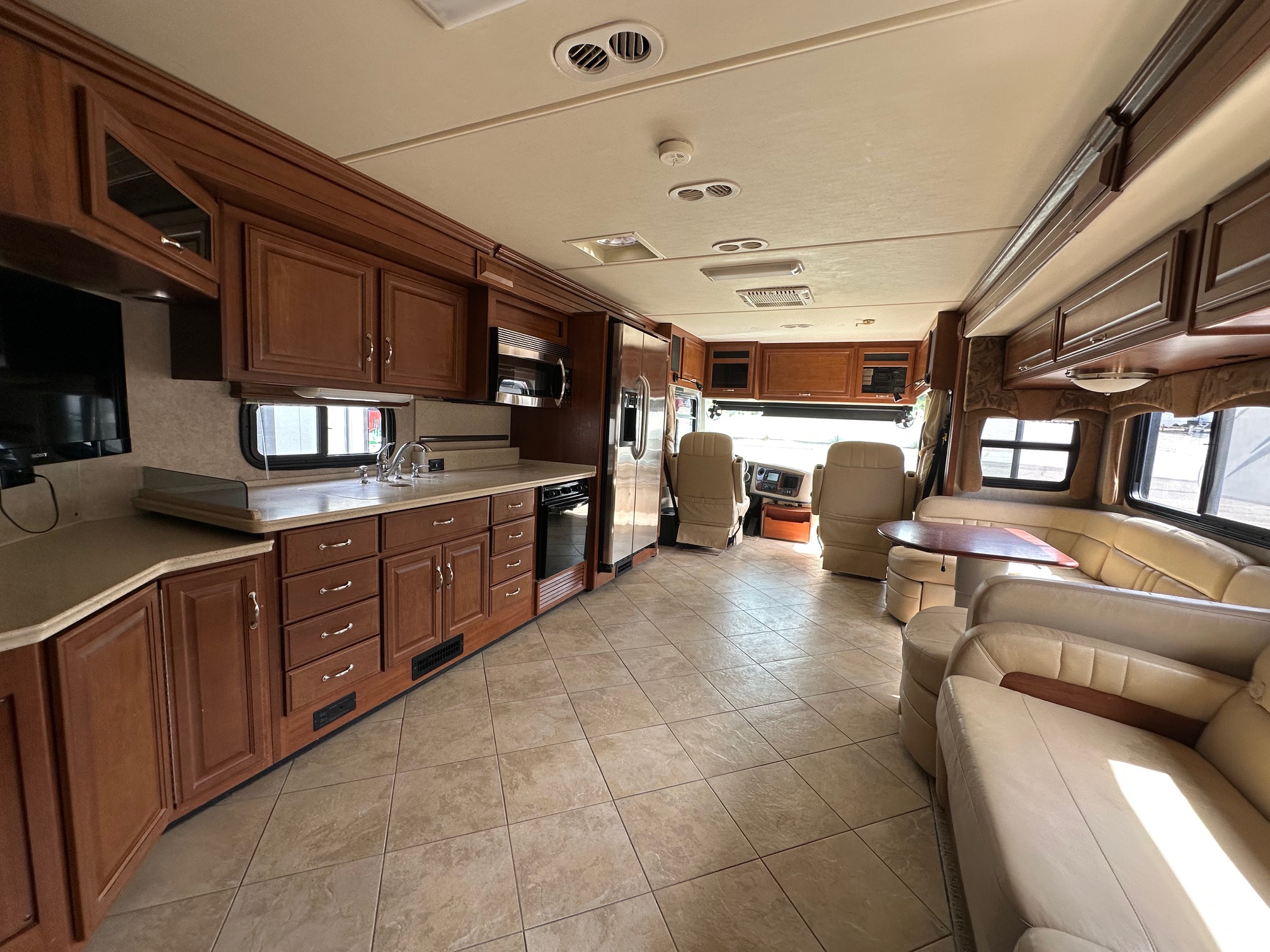 2010 Fleetwood Discovery 40G Class A Diesel Pusher Motorhome