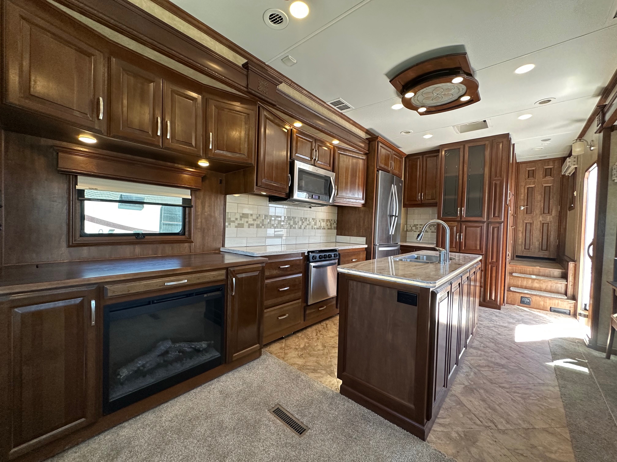2015 DRV Mobile Suites 38RSSA 5th Wheel 