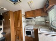 2005 Lance Max 981-9’11” Truck Camper