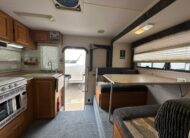 2005 Lance Max 981-9’11” Truck Camper