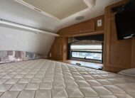 2005 Lance Max 981-9’11” Truck Camper