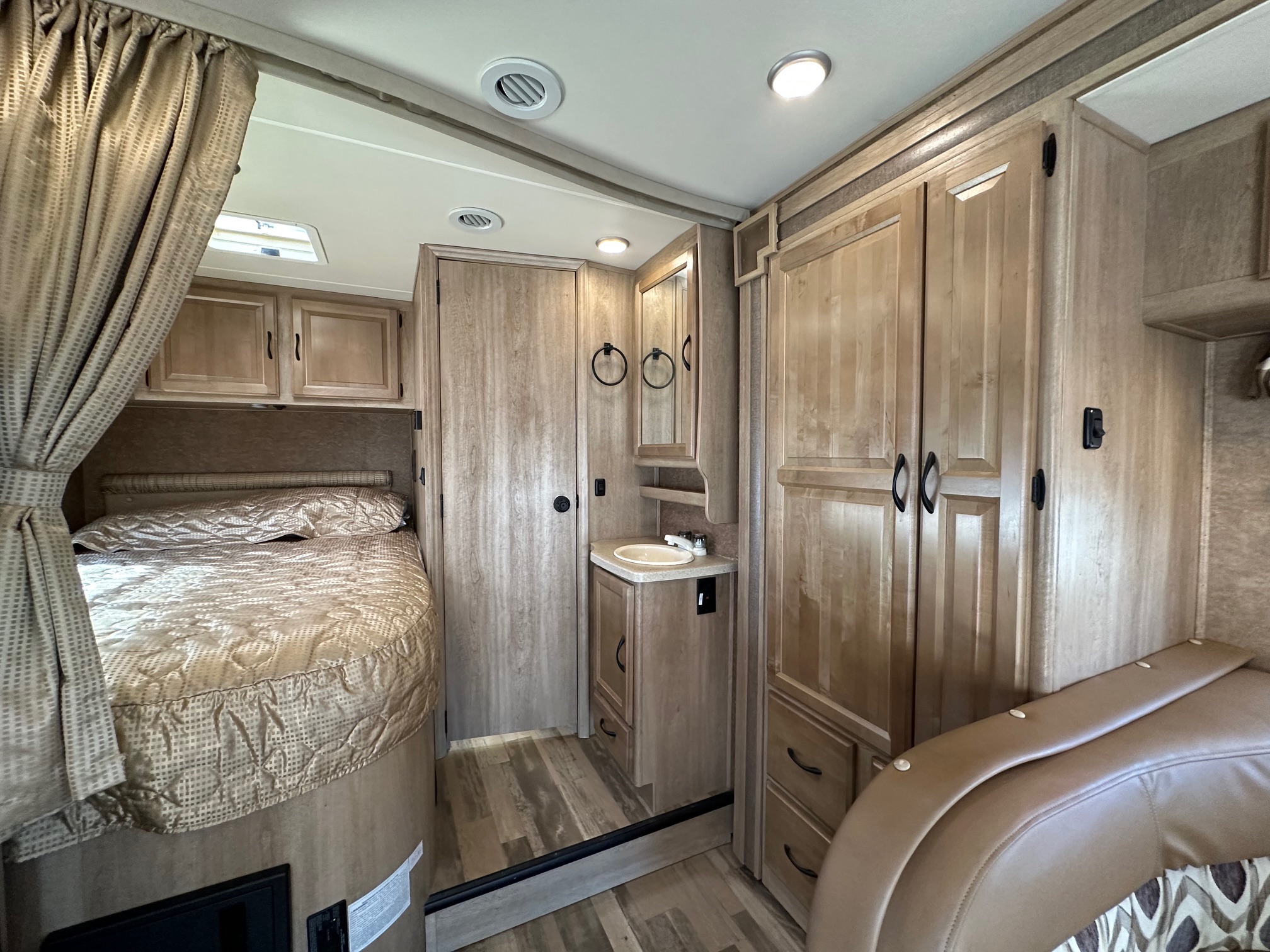 2015 Coachmen Prism 2150 Mercedes Benz Diesel Class C Motorhome 