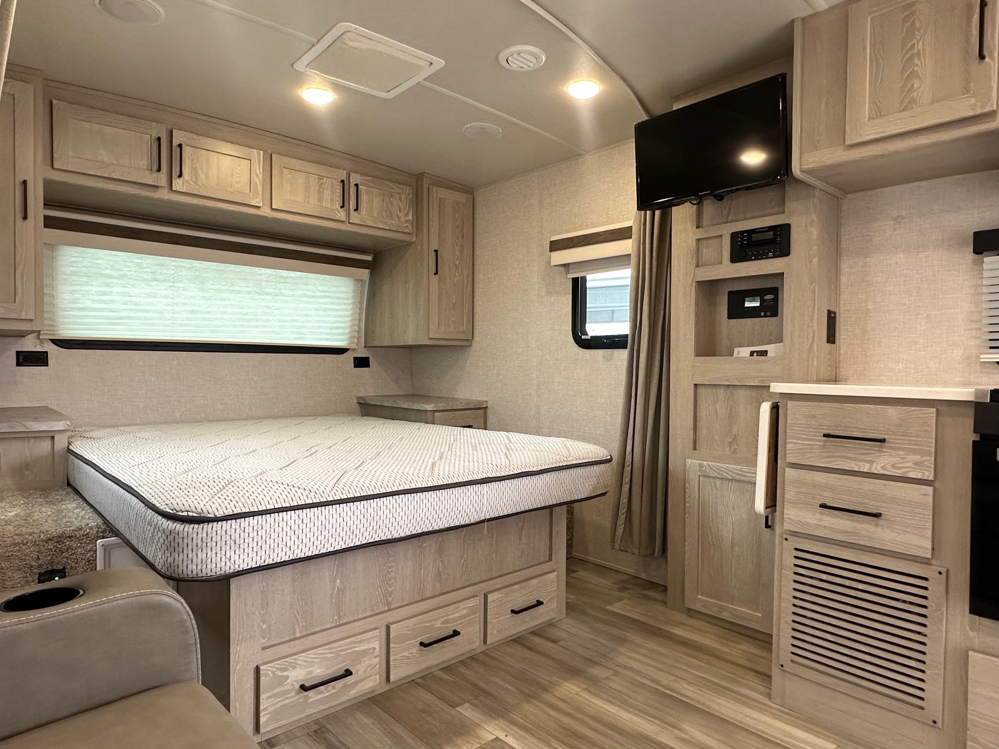 2022 Forest River Rockwood Minilite 2109S Travel Trailer – Solar & 1000w Inverter!