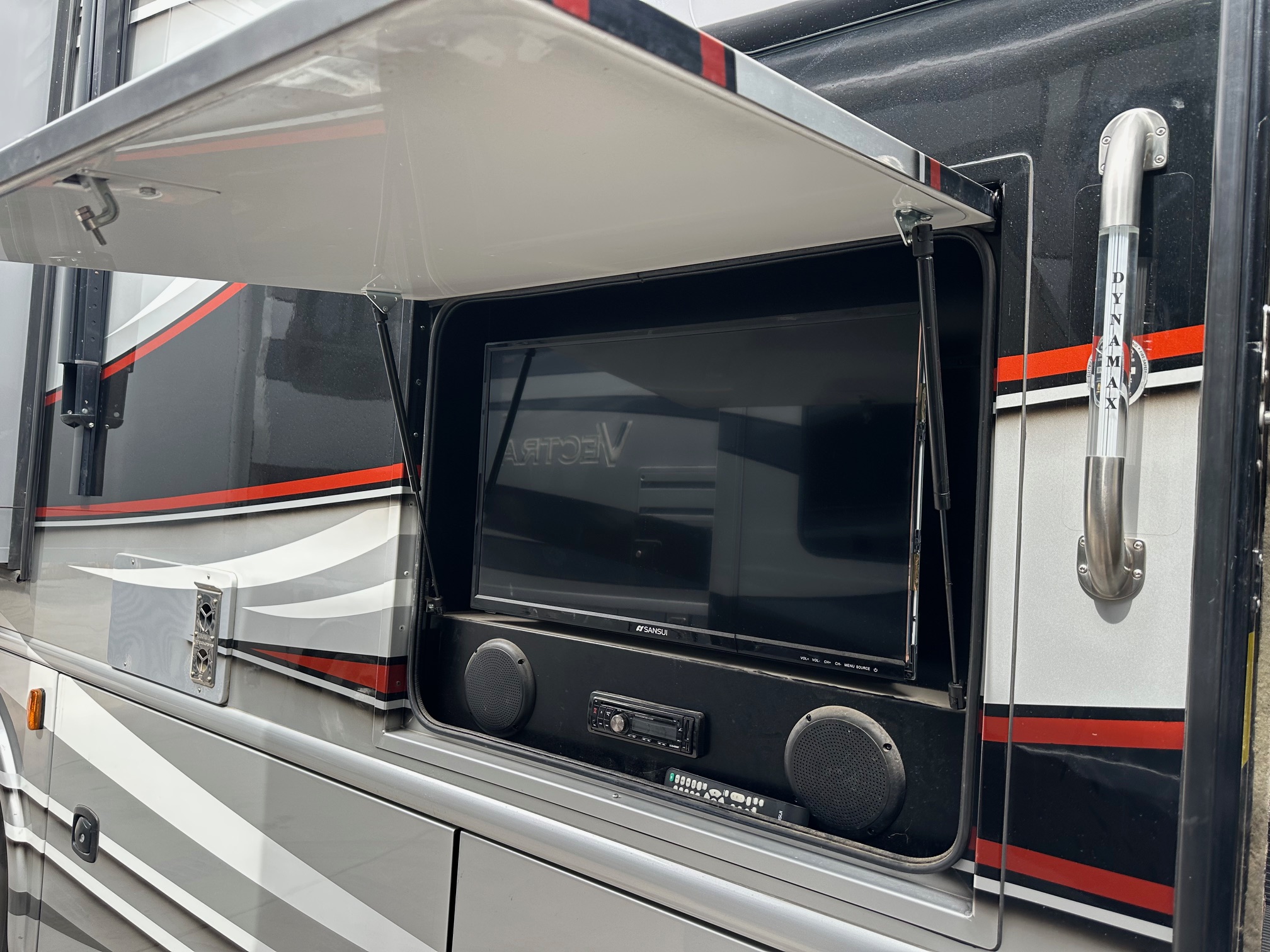 2017 Dynamax Force HD Series 37BHHD Super C Diesel Motorhome 