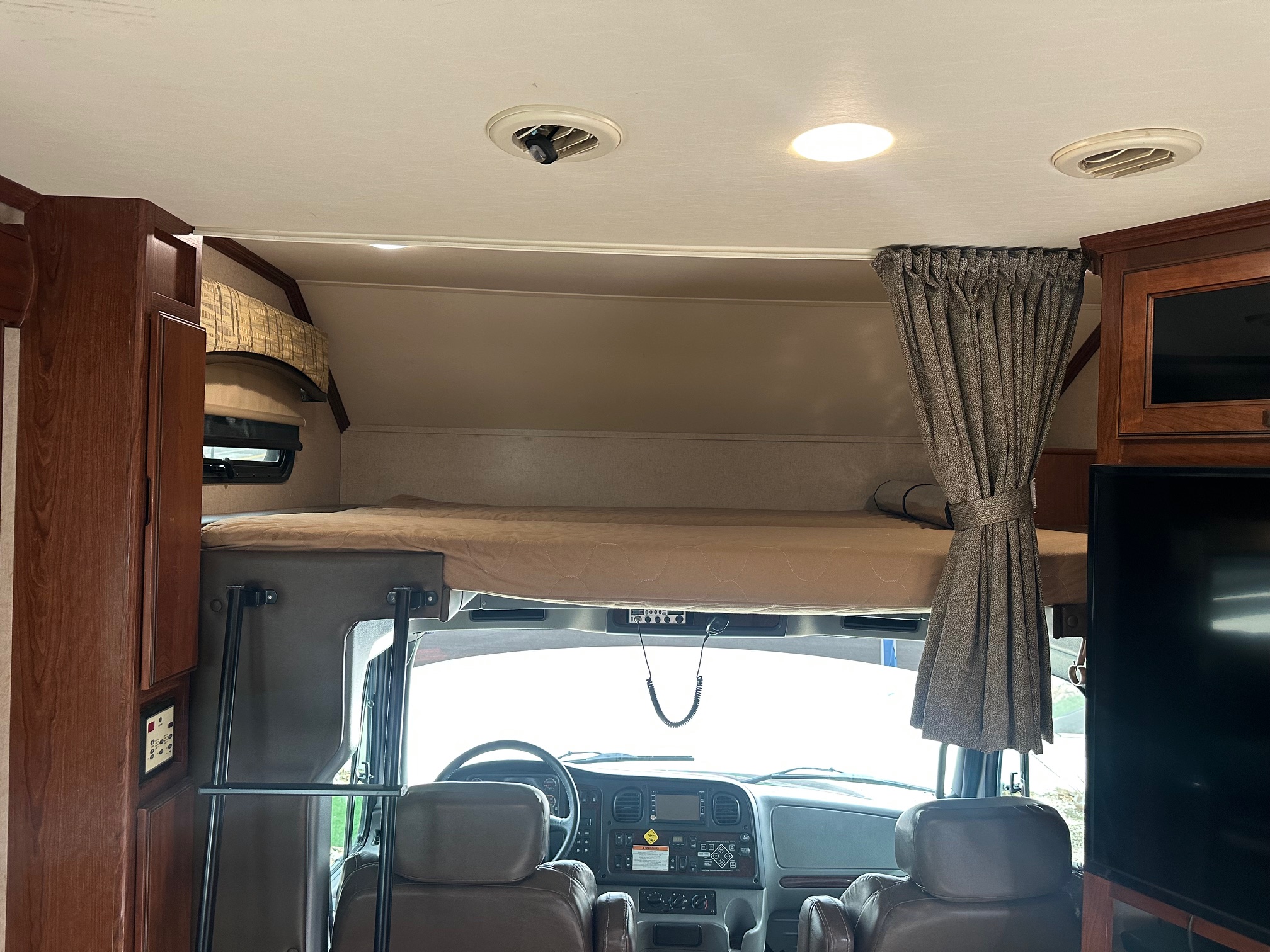 2017 Dynamax Force HD Series 37BHHD Super C Diesel Motorhome 