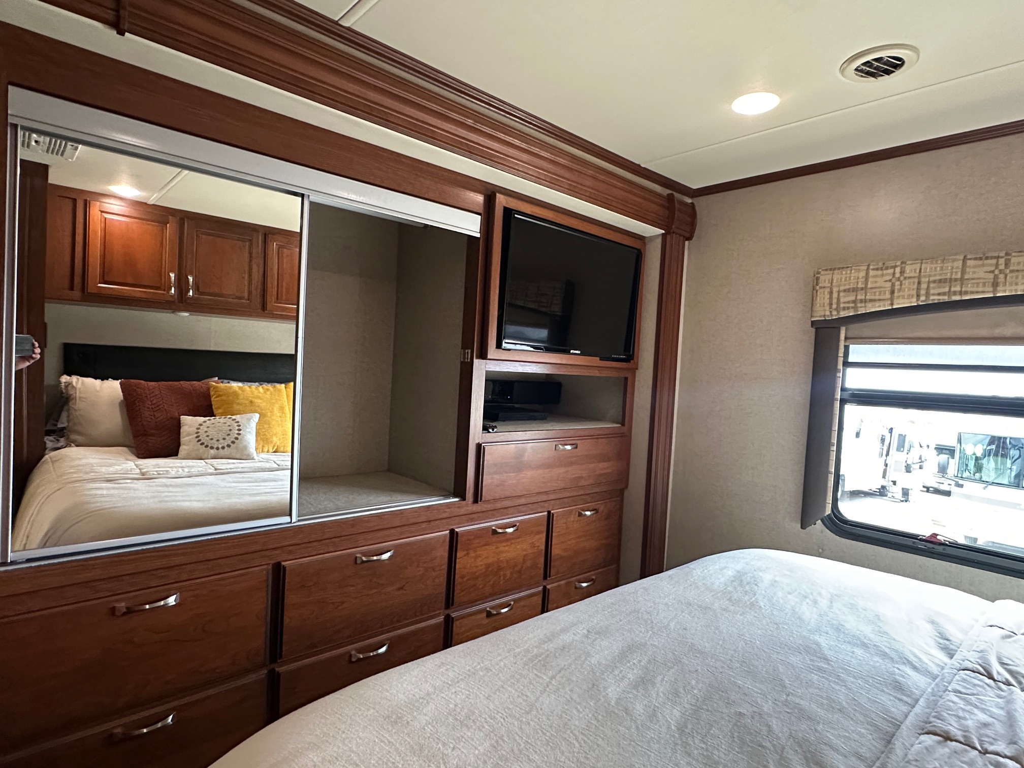 2017 Dynamax Force HD Series 37BHHD Super C Diesel Motorhome 