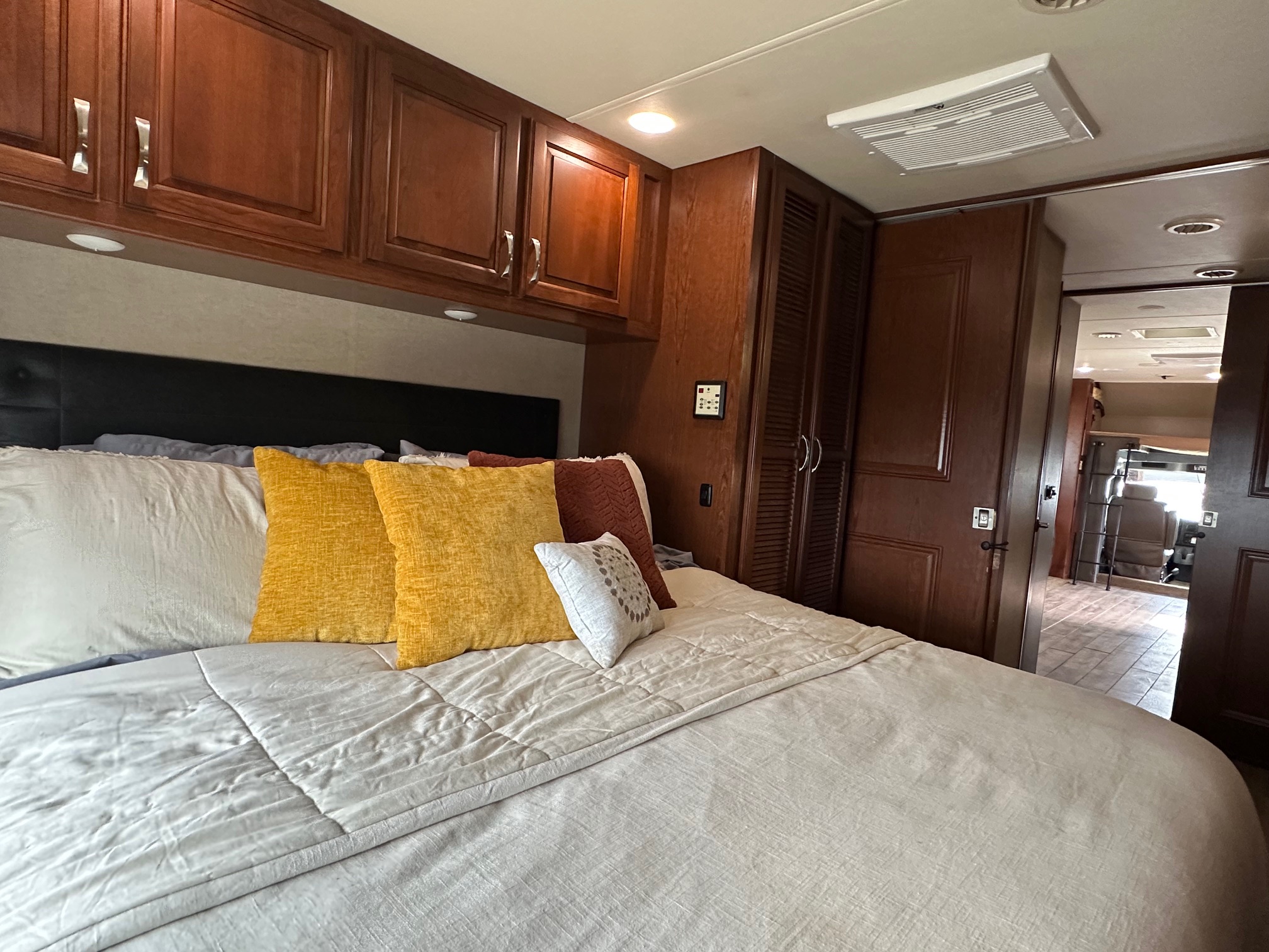 2017 Dynamax Force HD Series 37BHHD Super C Diesel Motorhome 