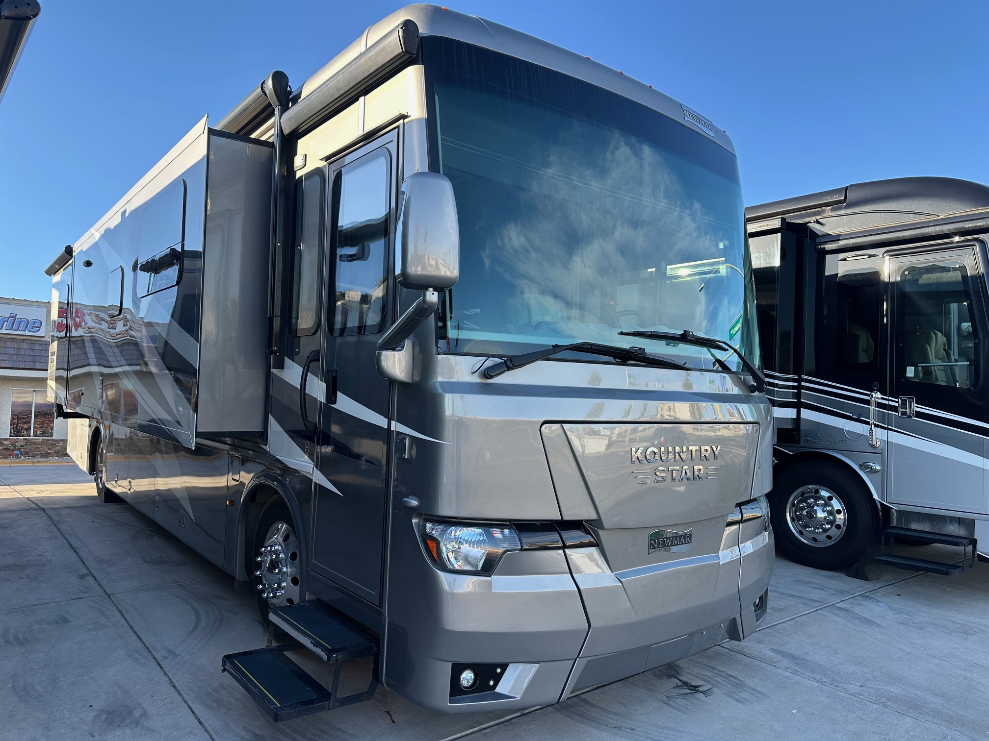 2020 Newmar Kountry Star 3717 Diesel Pusher Class A Motorhome