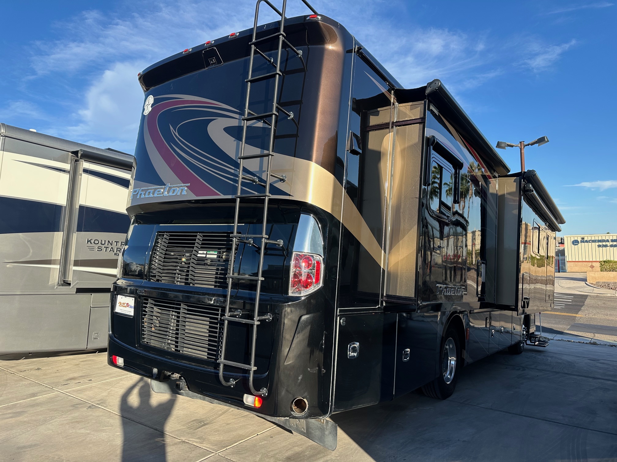2015 Tiffin Phaeton 36GH Class A Diesel Pusher Motorhome