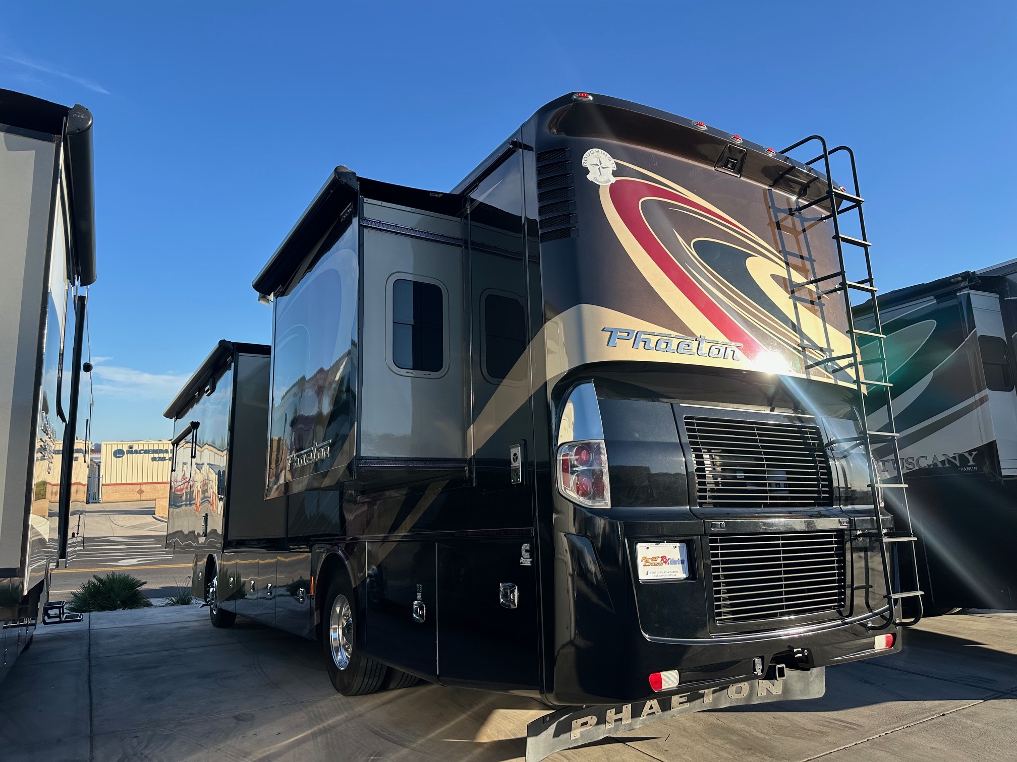 2015 Tiffin Phaeton 36GH Class A Diesel Pusher Motorhome