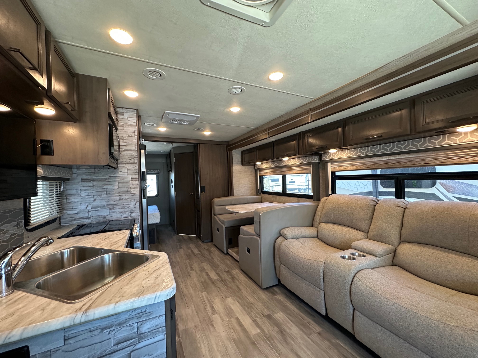 2021 Thor Freedom Traveler 27A Class A Motorhome