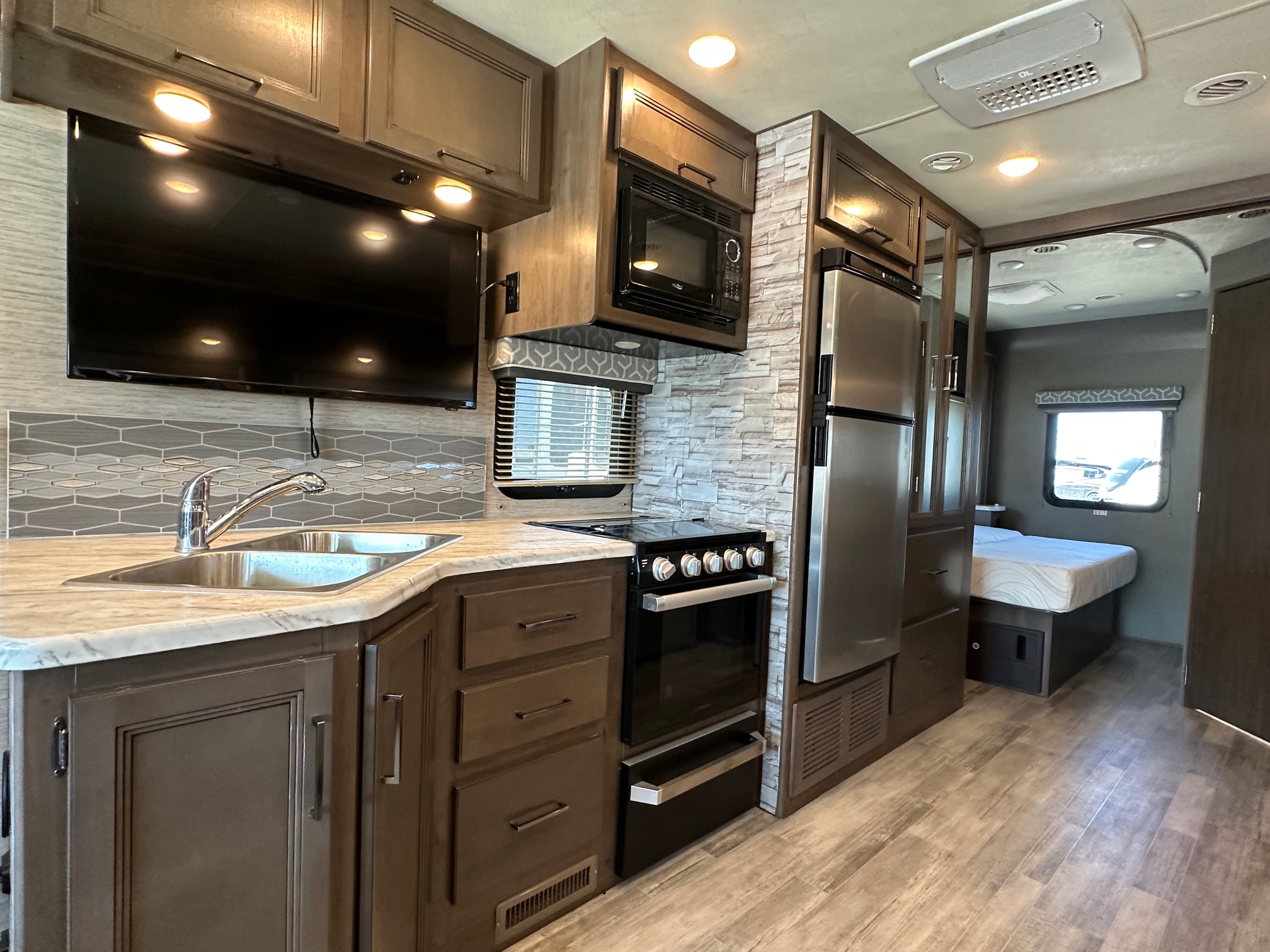 2021 Thor Freedom Traveler 27A Class A Motorhome