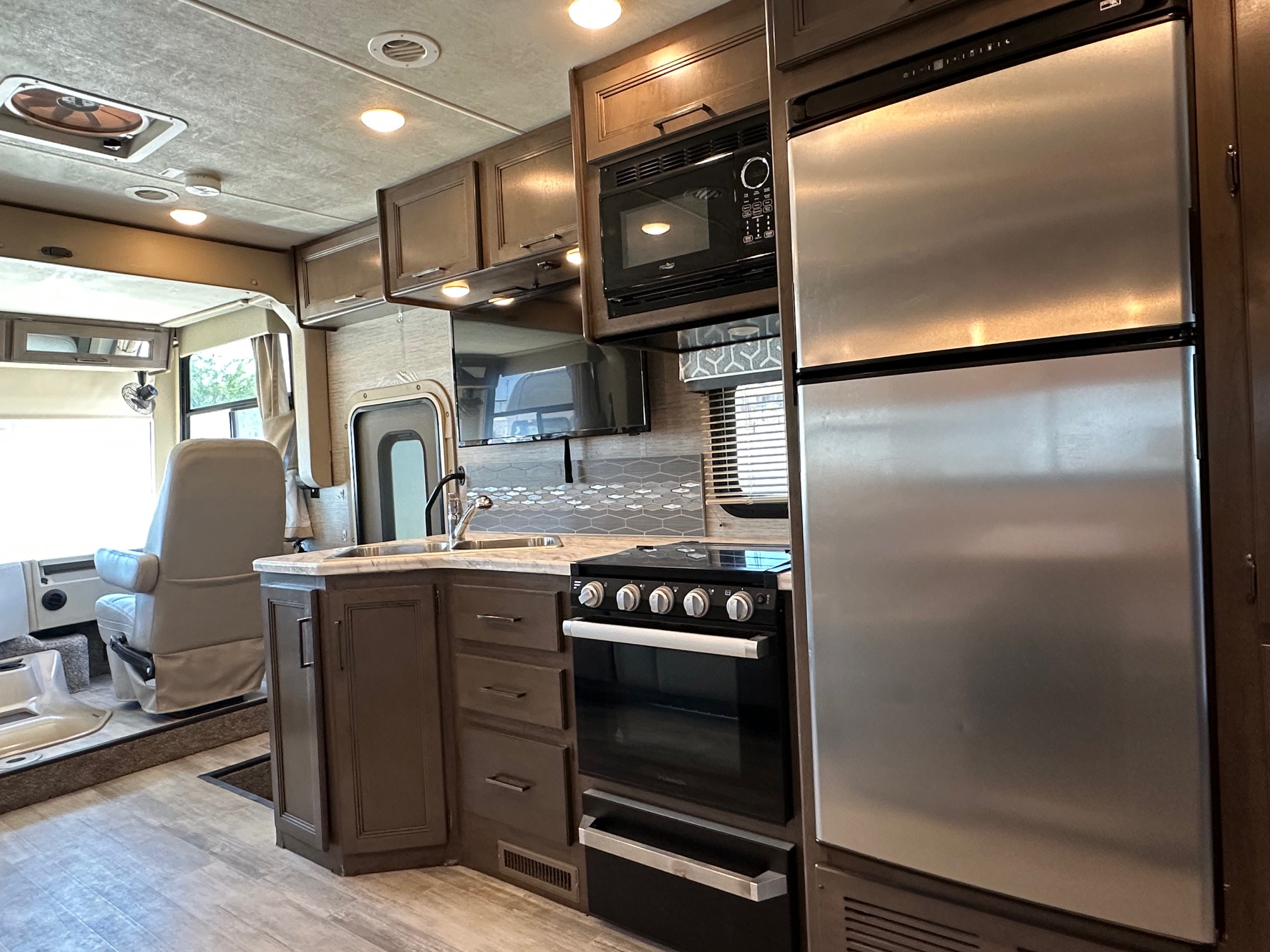 2021 Thor Freedom Traveler 27A Class A Motorhome