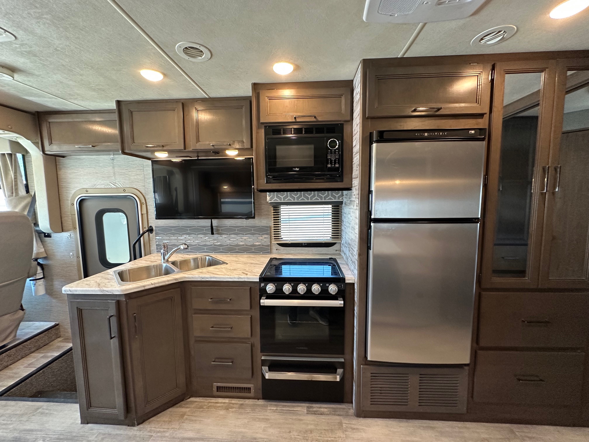 2021 Thor Freedom Traveler 27A Class A Motorhome