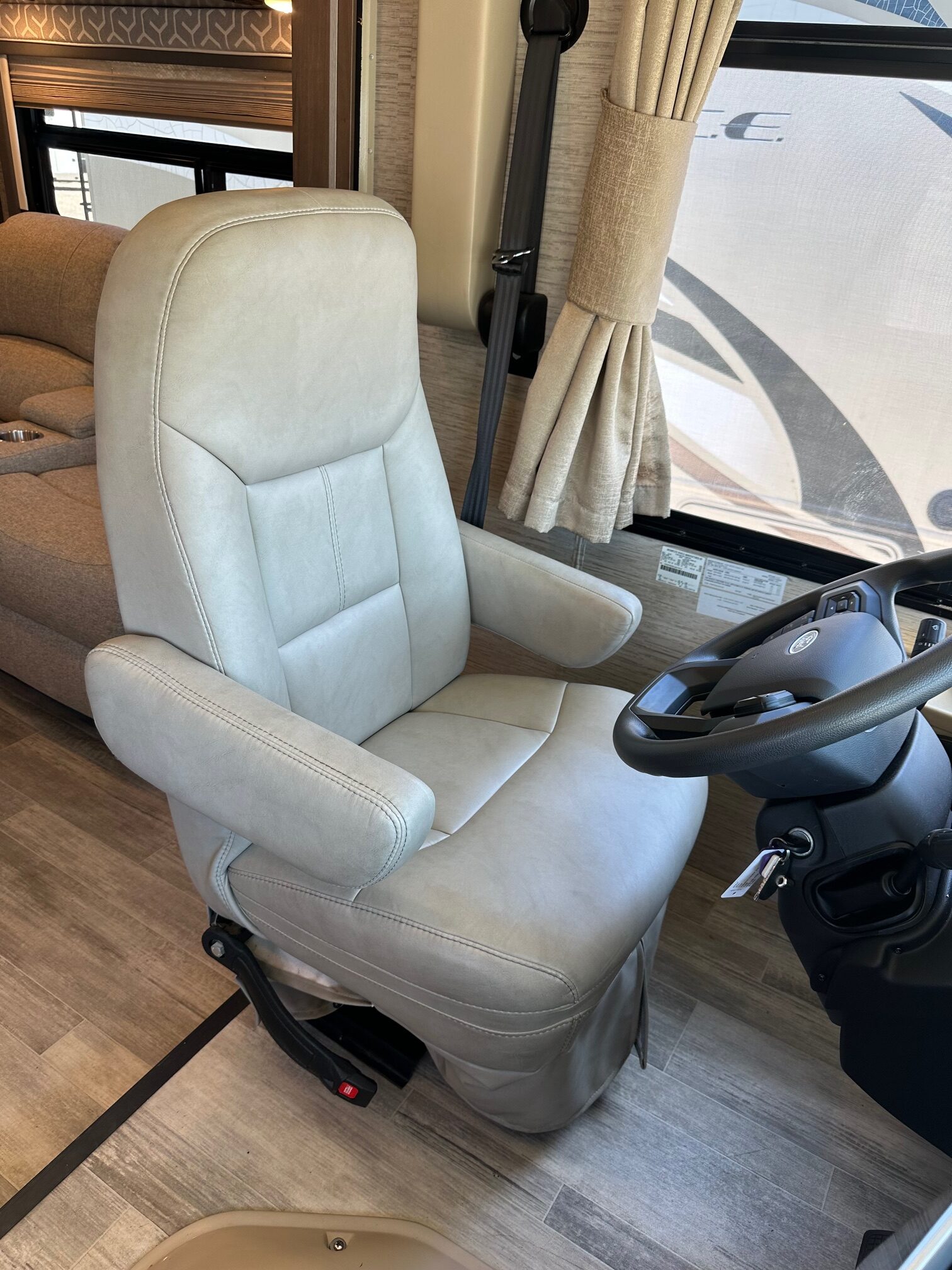 2021 Thor Freedom Traveler 27A Class A Motorhome