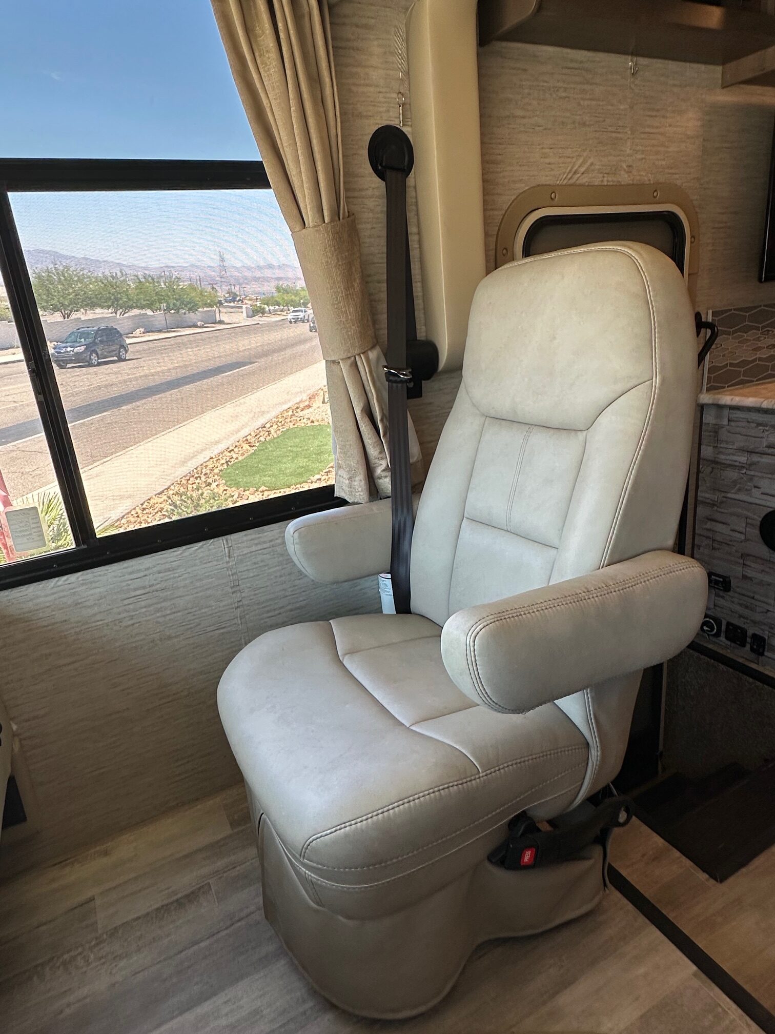 2021 Thor Freedom Traveler 27A Class A Motorhome