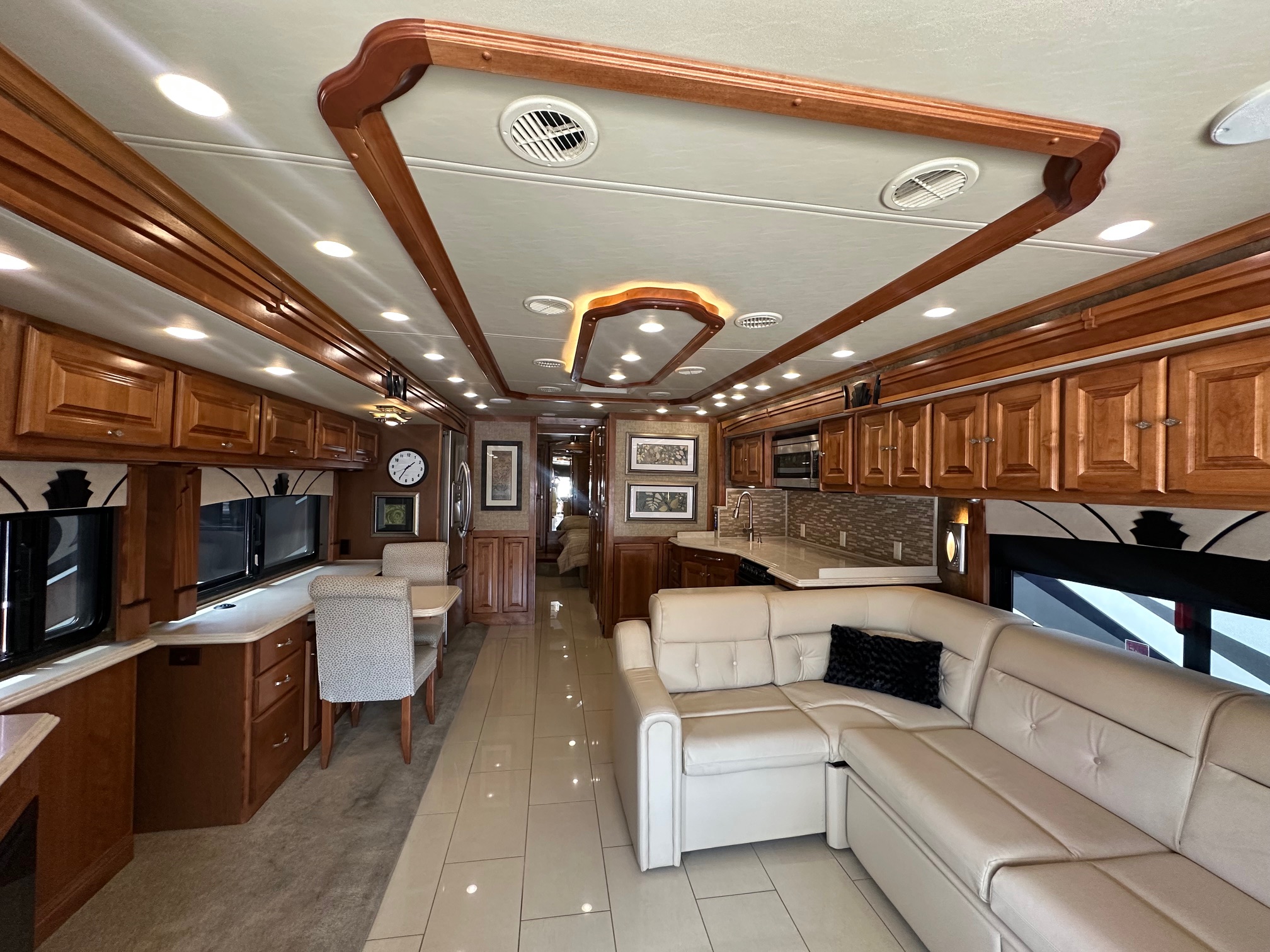 2015 Tiffin Phaeton 36GH Class A Diesel Pusher Motorhome