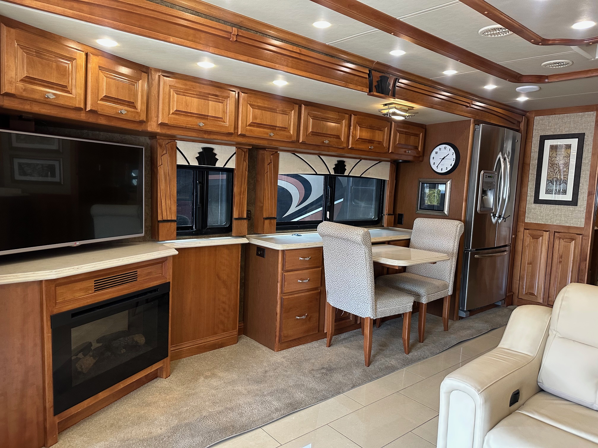 2015 Tiffin Phaeton 36GH Class A Diesel Pusher Motorhome