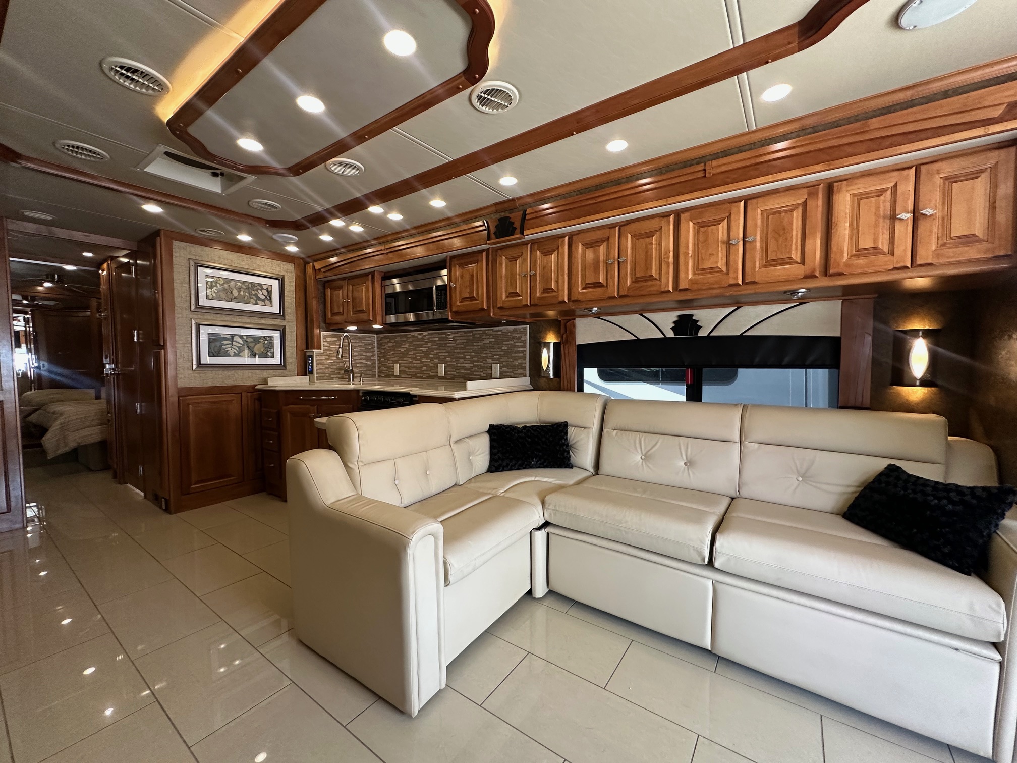 2015 Tiffin Phaeton 36GH Class A Diesel Pusher Motorhome