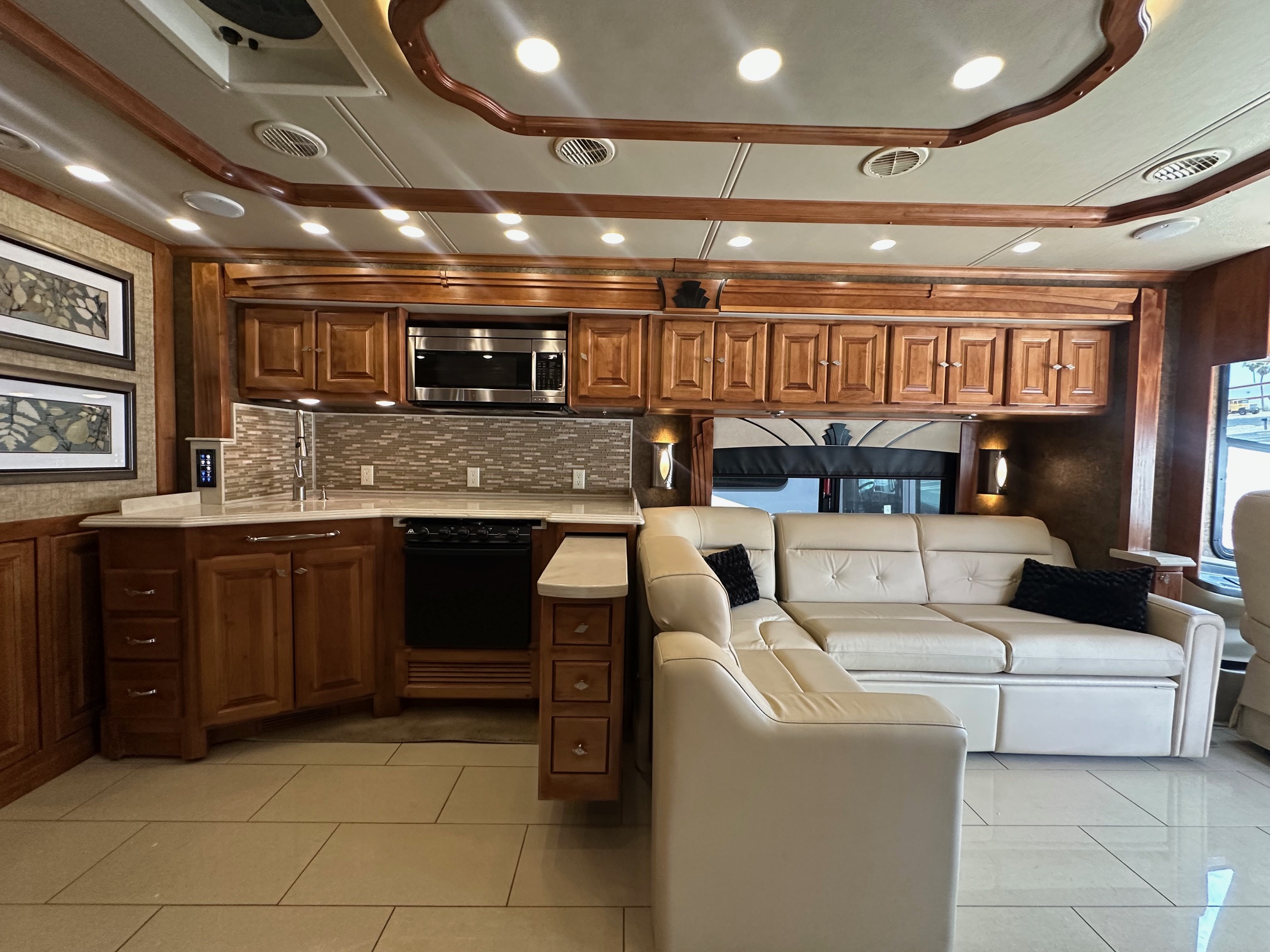 2015 Tiffin Phaeton 36GH Class A Diesel Pusher Motorhome