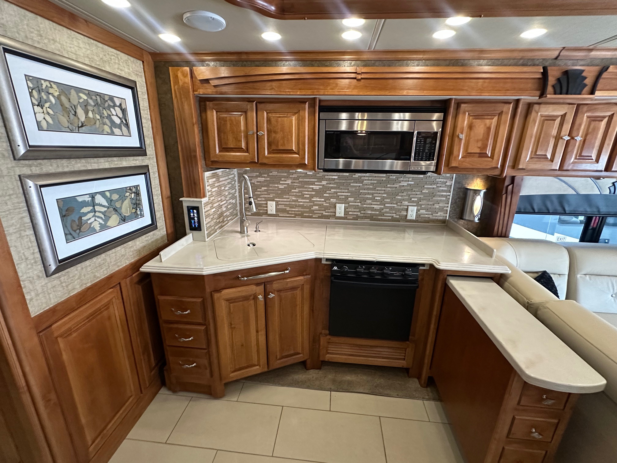 2015 Tiffin Phaeton 36GH Class A Diesel Pusher Motorhome