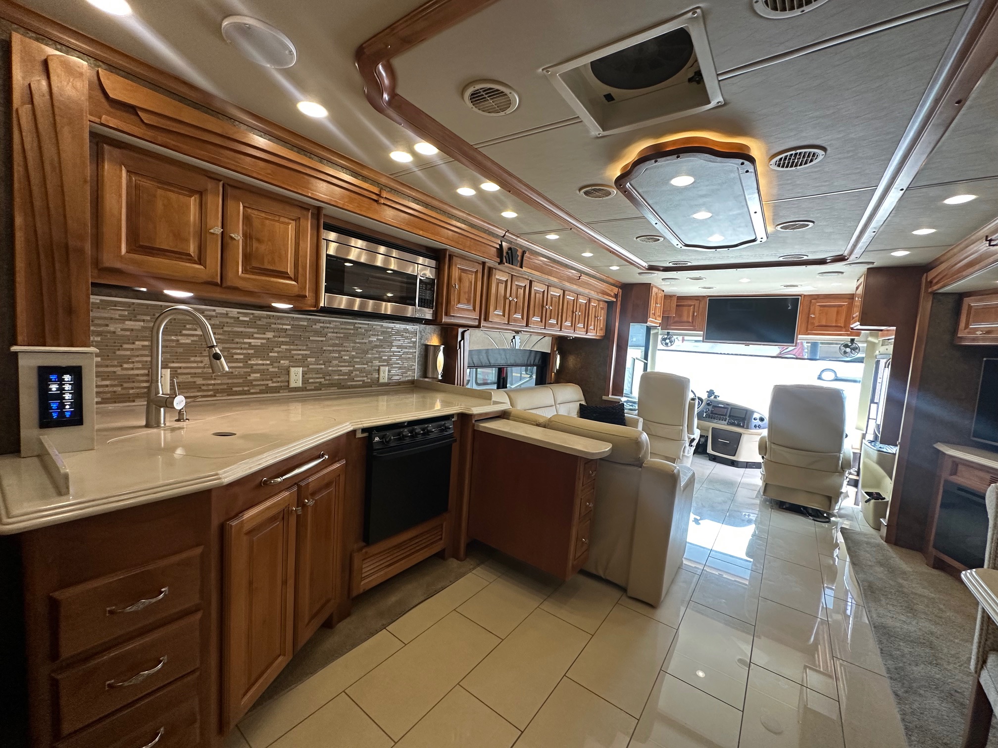 2015 Tiffin Phaeton 36GH Class A Diesel Pusher Motorhome