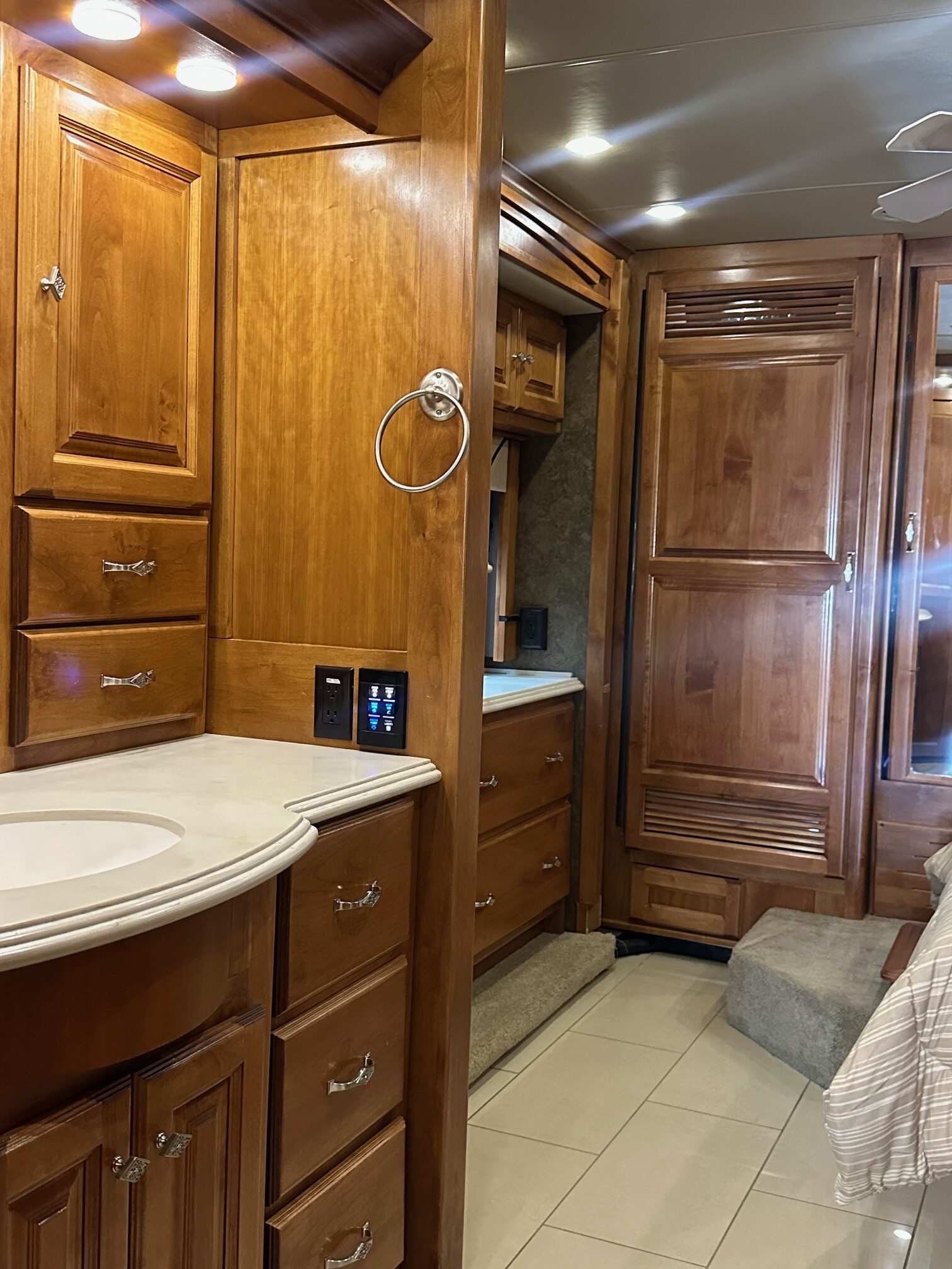 2015 Tiffin Phaeton 36GH Class A Diesel Pusher Motorhome