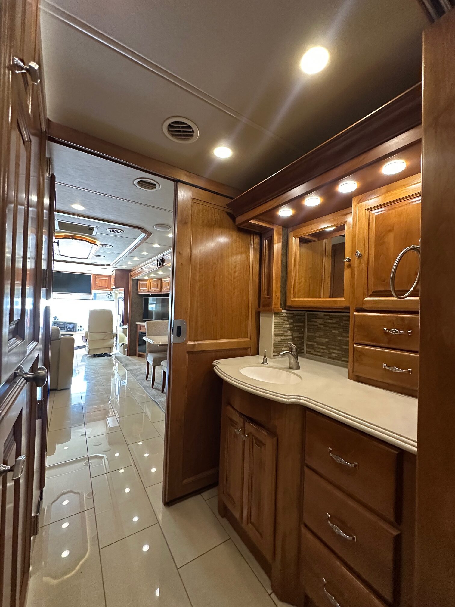 2015 Tiffin Phaeton 36GH Class A Diesel Pusher Motorhome