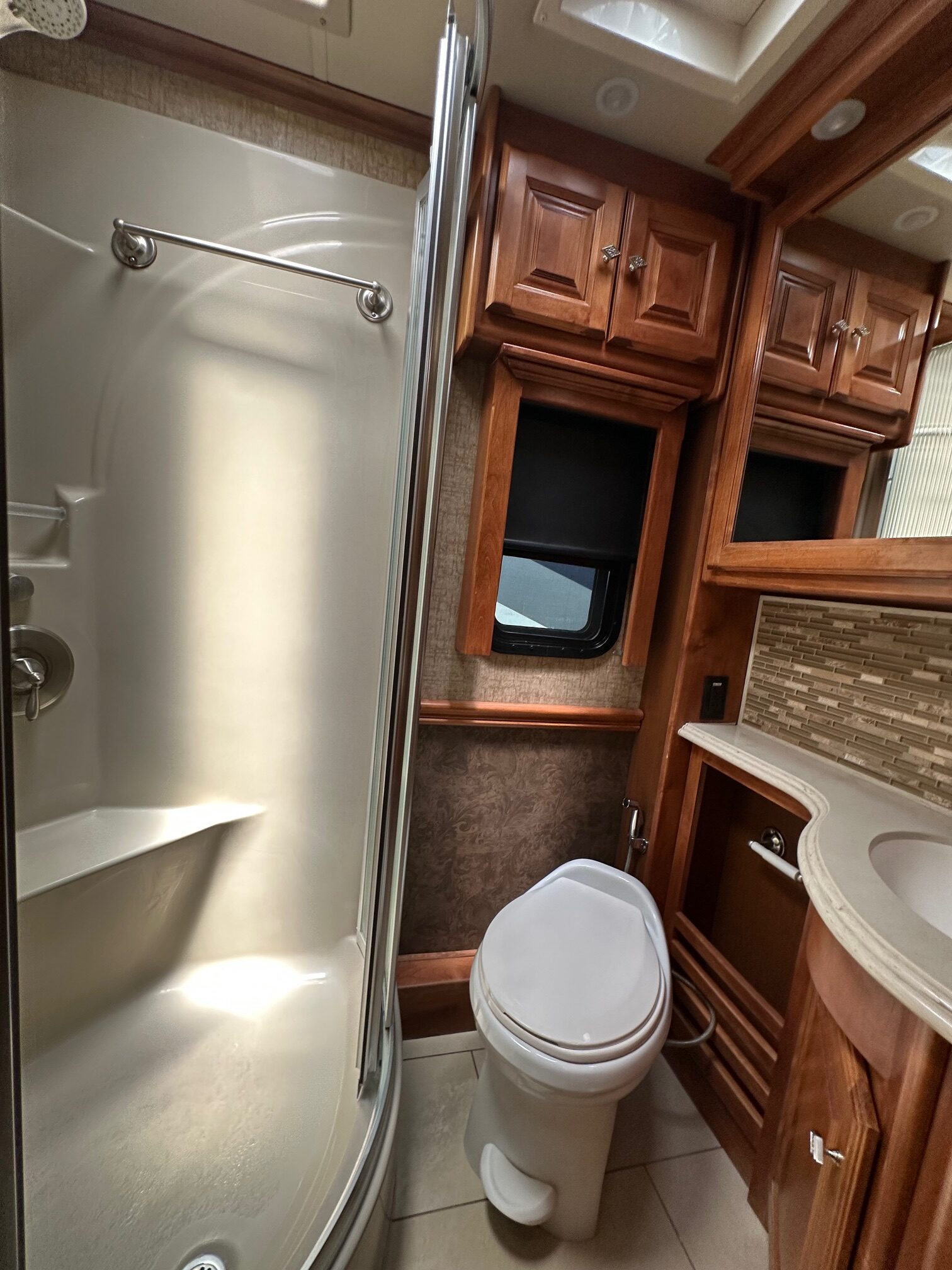 2015 Tiffin Phaeton 36GH Class A Diesel Pusher Motorhome