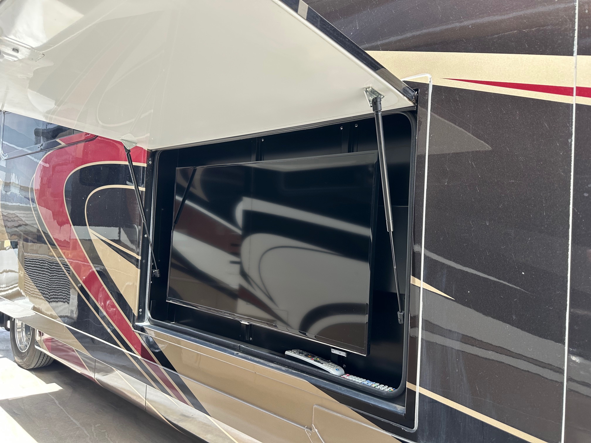 2015 Tiffin Phaeton 36GH Class A Diesel Pusher Motorhome
